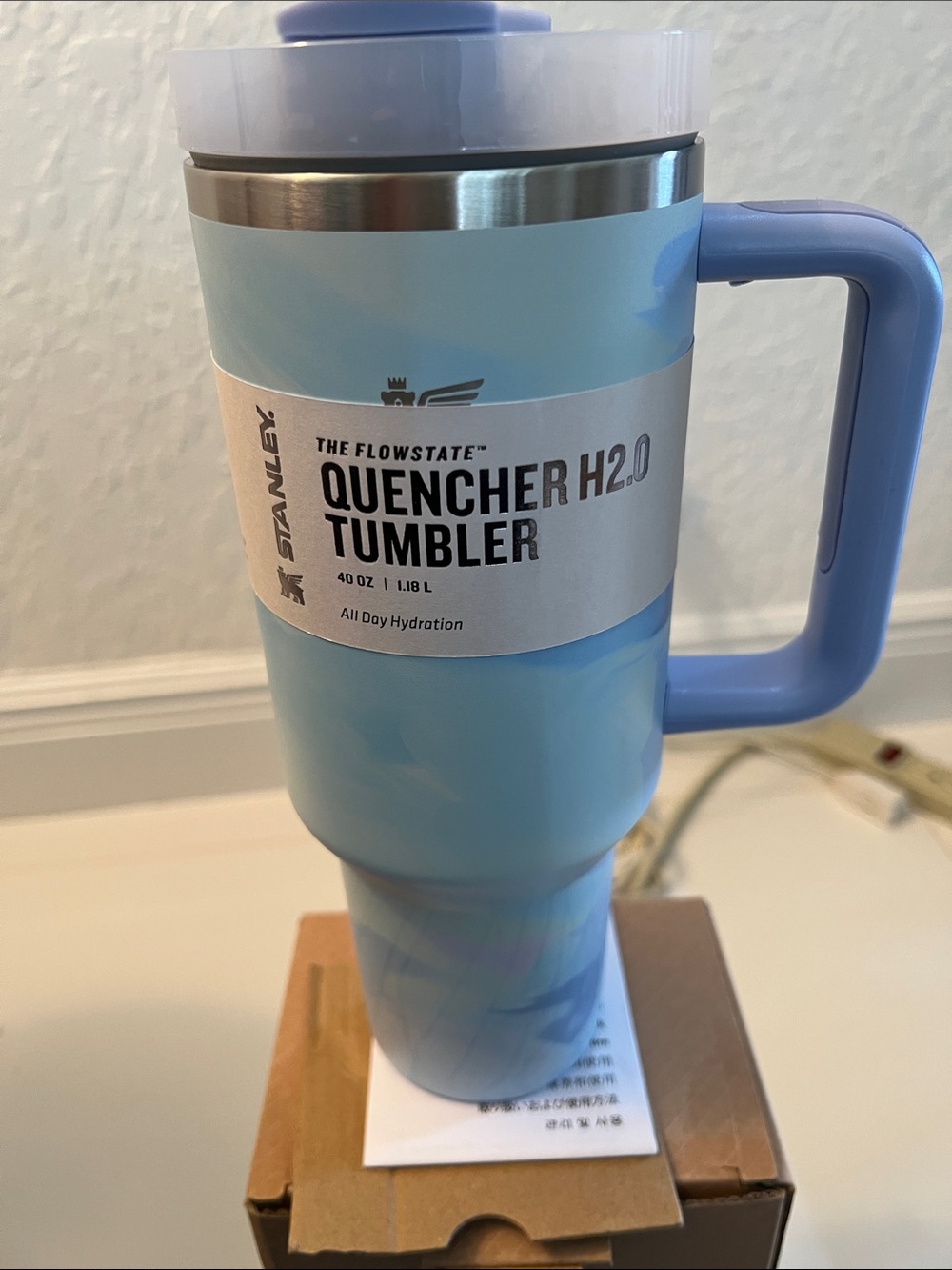 Stanley Light Blue & touches of Purple Quencher H2.0 40 oz. Full inclusion NEW - Picture 9 of 9